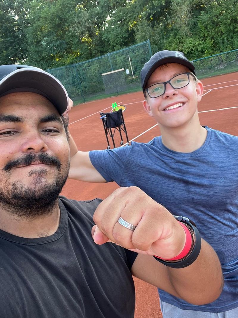 Profesor de tenis con experiencia internacional